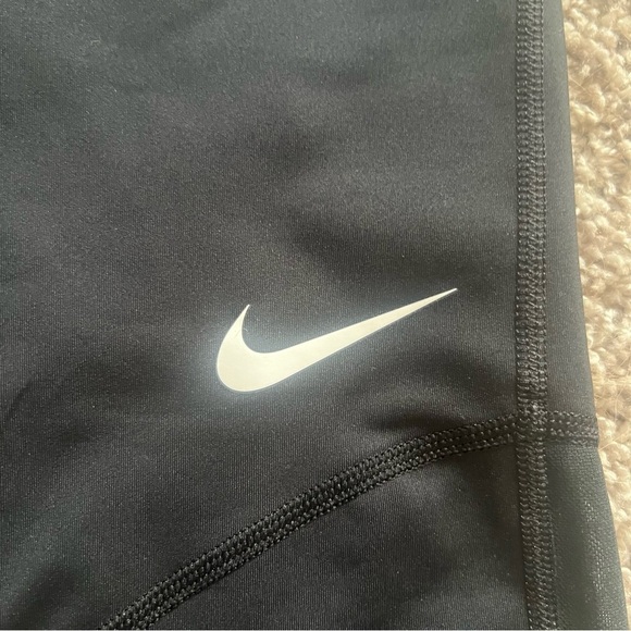 {Nike} Dri-Fit Cropped Mesh Leggings - Picture 3 of 12